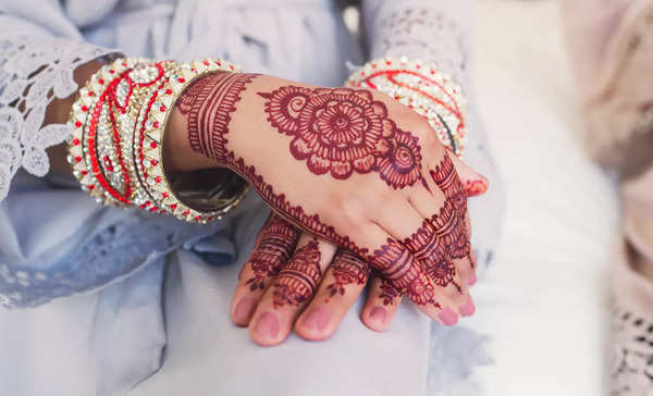 Henna tattoo tourist hi-res stock photography and images - Page 3 - Alamy