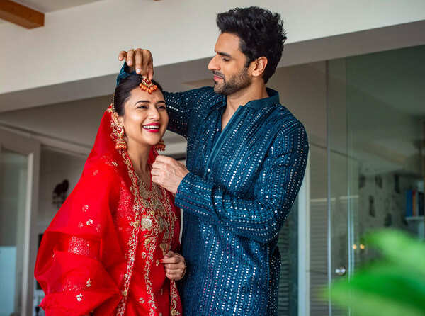 Pb_Vivek Dahiya & Divyanka Tripati for Karwa Chauth-5