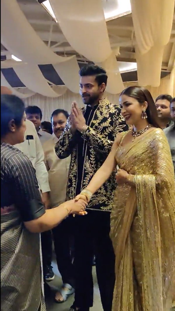 Varun Tej, Lavanya Tripathi make a grand entry at their reception: Naga Chaitanya and extra celebs arrive – See Pics | Telugu Film Information