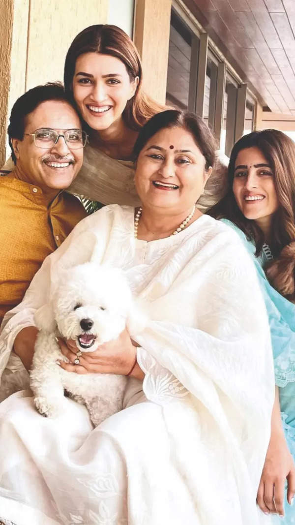 Kriti Sanon with her family