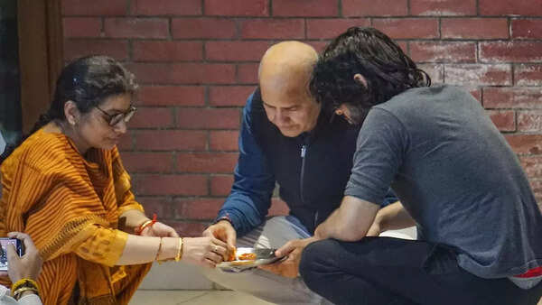 Sisodia with ailing wife