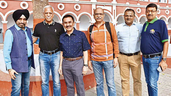 (L-R) Sandeep Chhabra, Kuttan Ramesh, P Kumar, Ashutsoh Mudgal, Gaurav Singh and Shantanu