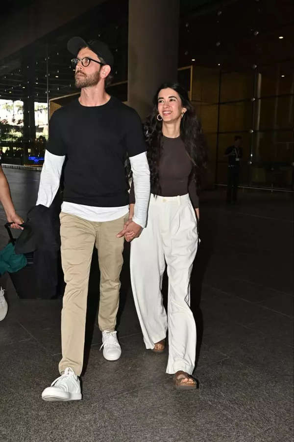 Hrithik Roshan earns praises for supporting girlfriend Saba Azad in public,  netizens say, 'He never lets her hand go