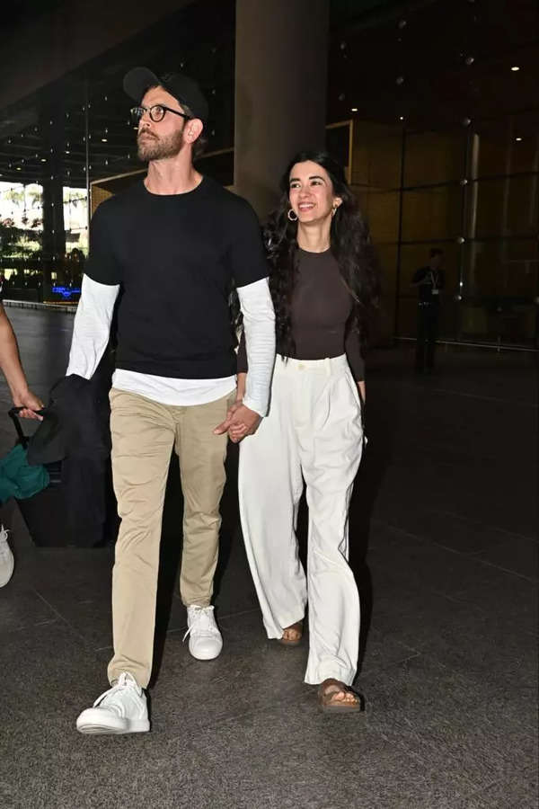 Hrithik Roshan and girlfriend Saba Azad stroll hand-in-hand as they get clicked on the airport – See pics | Hindi Film Information