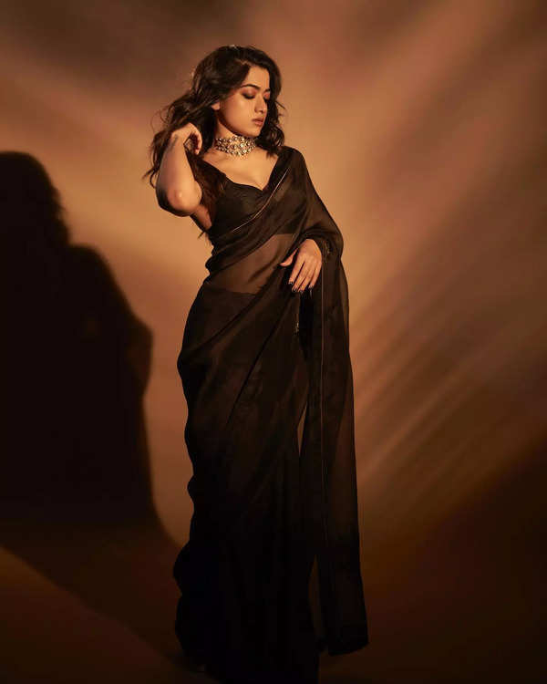 Indian Girl Mahima Nambiar Photoshoot In Black Saree | Indian beauty saree, Saree  photoshoot, India beauty women