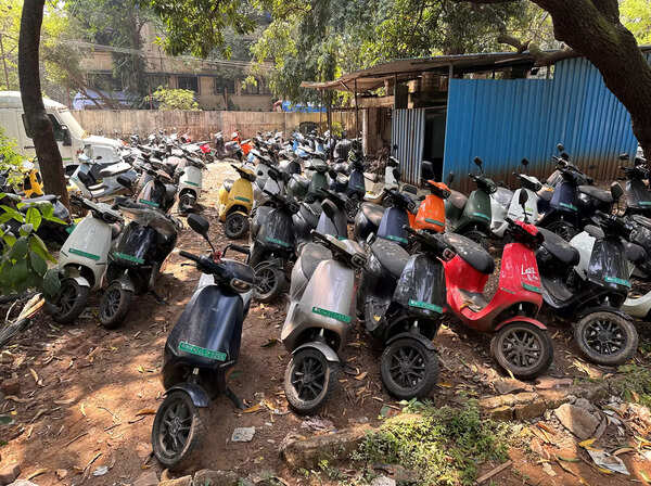Ola electric scooters are seen outside the Ola Electric Service Centre, in Thane on the outskirts of Mumbai, India, October 25, 2023. REUTERS/Francis Mascarenhas Ola electric scooters are seen outside the Ola Electric Service Centre, in Thane on the outskirts of Mumbai