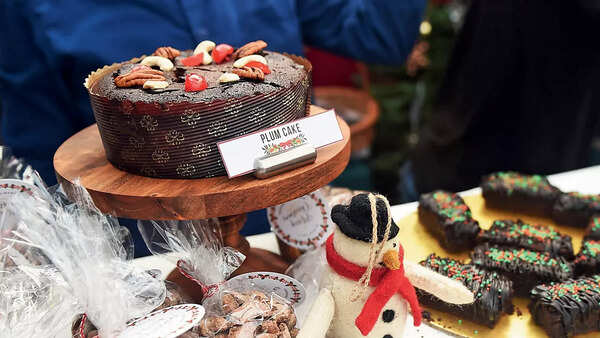 Christmas specials like plum cake, cookies and apple pie were attractions for many people