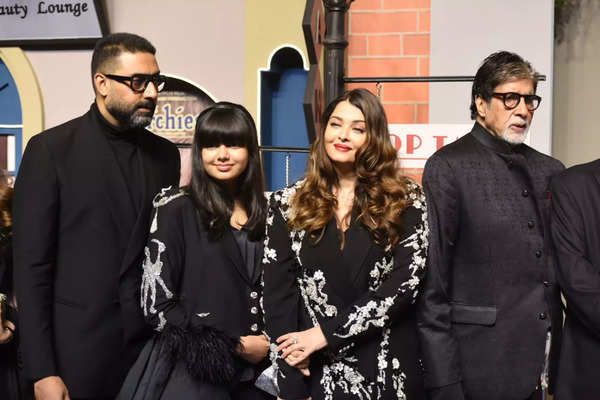 Aishwarya Rai showers love on Agastya Nanda, calls him to pose with Abhishek, Aaradhya and her at 'The Archies' premiere; Amitabh, Jaya Bachchan and Navya Nanda also join - See photos |