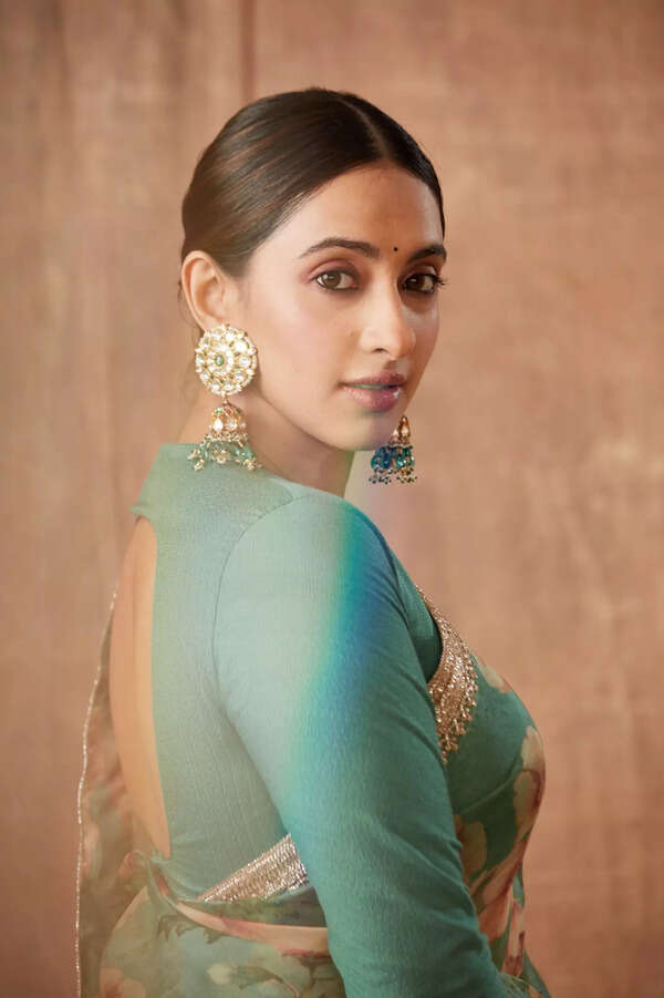Akansha Ranjan Kapoor 2