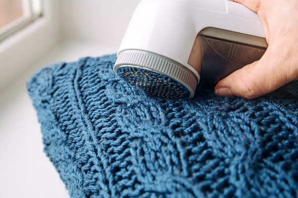 How to remove lint from woolen clothes