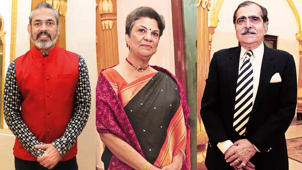 (L) Vivek Sharma (C) Shirin Jain (R) Nisheeth Kapoor