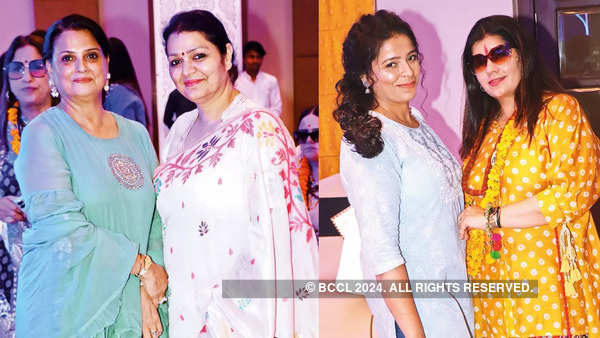 (L) Seema Arora and Mandalsa Agrawal (R) Shweta and Jaya Khanna