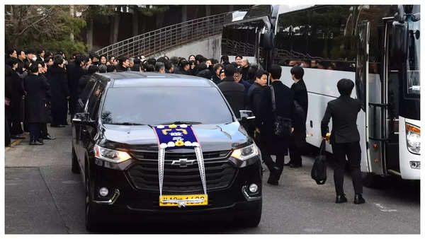 Lee Solar-kyun Funeral Pics: Celebs and household break down as they bid closing farewell