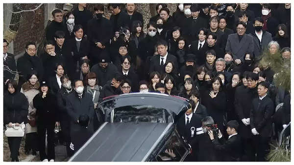 lee sun kyun funeral photos (5)