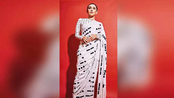 Karishma-Kapoor-Wedding-Sari_Resize