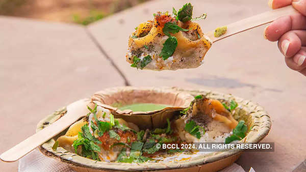 Afghani mantu is served with a thick and creamy yoghurt topping