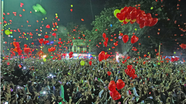 As 2024 Dawns Punekars Comes Out In Thousands To Celebrate Times Of   106537876 