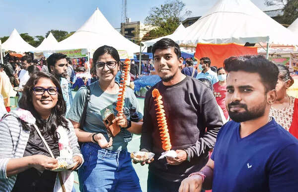 Visitors feast on Avarekai twistees