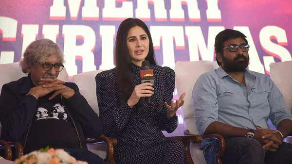 Sriram, Katrina and Vijay at apress conference in Delhi