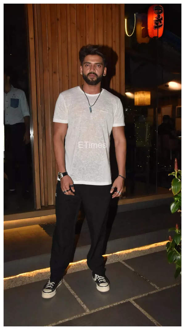 Sonakshi Sinha and Zaheer Iqbal get noticed and snapped as they step out for a dinner date within the metropolis – See photographs | Hindi Film Information