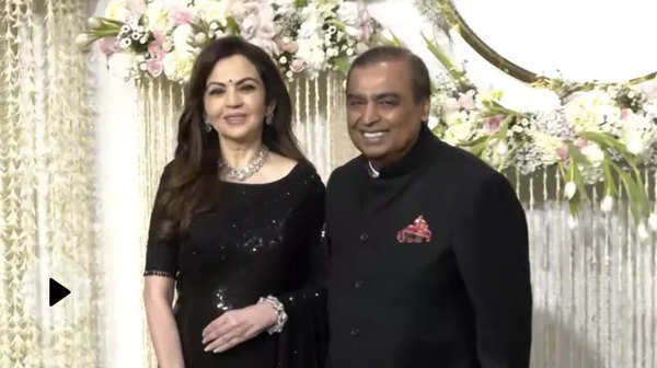 Ira Khan Reception: Nita Ambani stuns in Manish Malhotra sari at Ira  Khan-Nupur Shikhare's reception