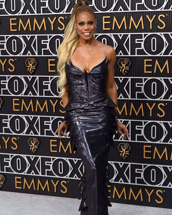fashionbombdaily_1705360502_3281124164814566630_7197775