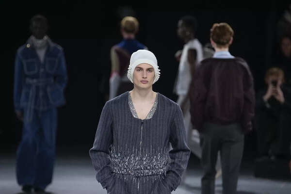 Dior puts on a daytime fashion ballet under the Parisian stars