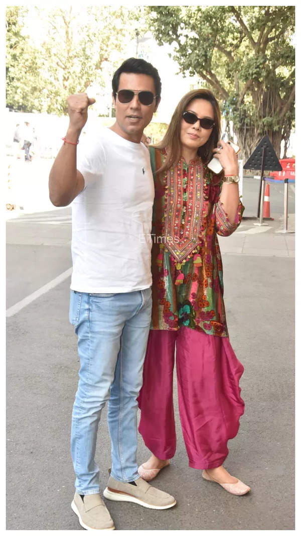 Randeep Hooda and Lin Laishram Depart for Ayodhya Ram Temple Inauguration – See Trendy Airport Photographs |