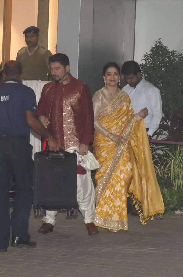 Bollywood Stars Jet Out to Ayodhya for Ram Mandir Consecration | - Times of  India