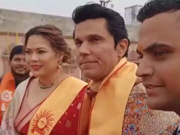 Actor Randeep Hooda arrives Ram Temple in Ayodhya.