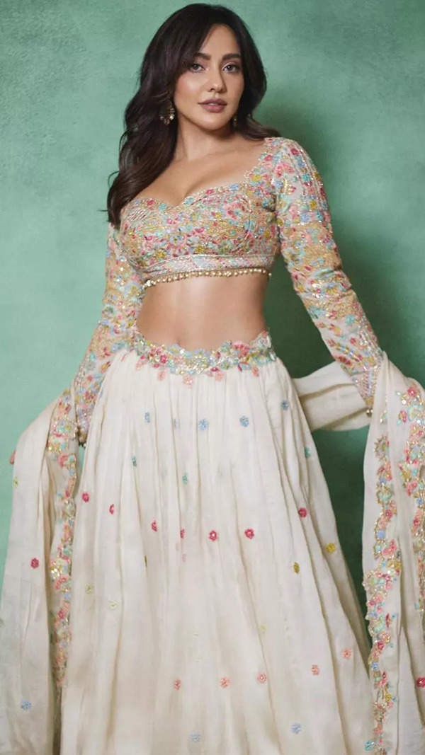 deepika padukone blanco lehenga en ram leela