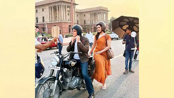 Sidharth Malhotra and Raashii Khanna were recently spotted shooting for their upcoming film Yodha in Kartavya Path