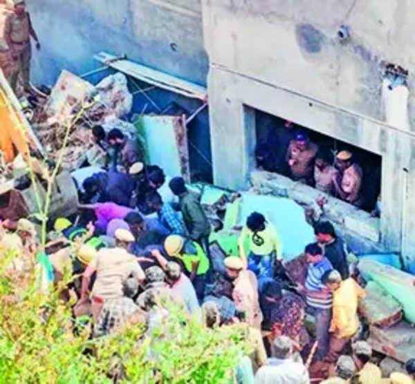 6 Women Labourers Buried Alive In Building Collapse Near Ooty | Coimbatore News – Times of India