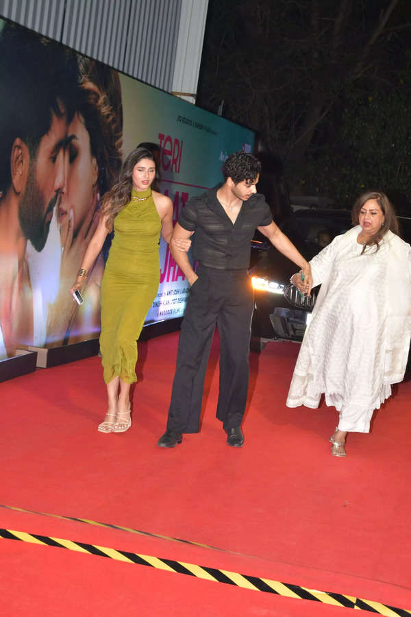 Ishaan Khatter arrives with mother Neliima Azeem and girlfriend Chandni ...