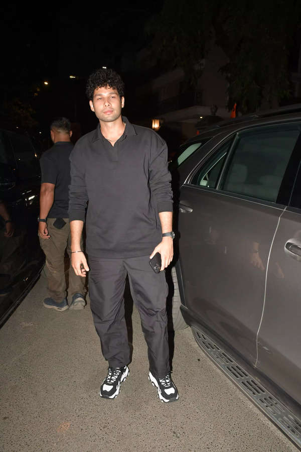 Rumoured lovebirds Navya Naveli Nanda and Siddhant Chaturvedi arrive at Neha Dhupia and Angad Bedi’s housewarming get together – See images |