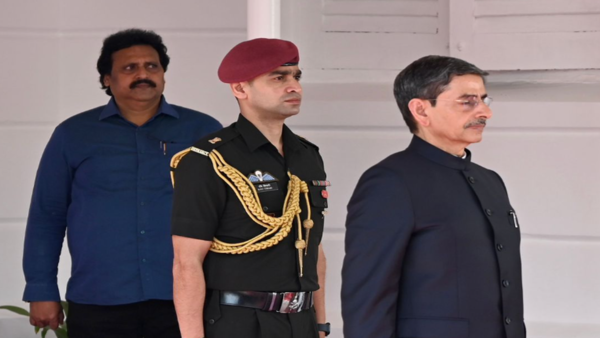 TN Governor RN Ravi holds conversation with Civil service aspirants in ...