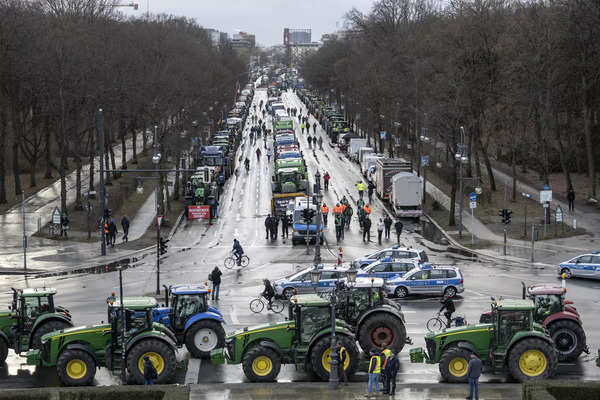 German farmers and their tractors throng Berlin in a protest against fuel subsidy cuts