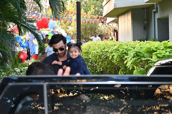 Ranbir Kapoor brings Raha to Kareena Kapoor’s son Jeh’s birthday party – See photos | – Times of India