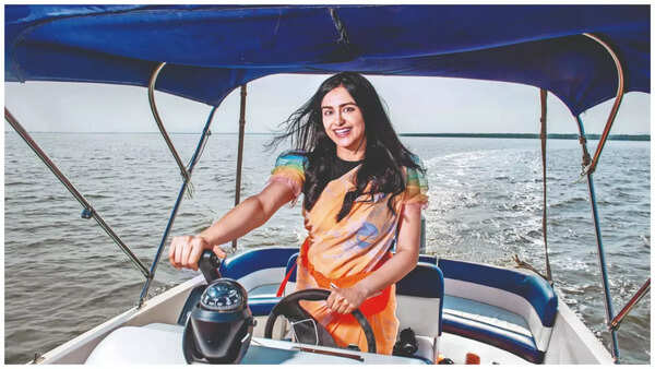 Adah Sharma drives the boat back home