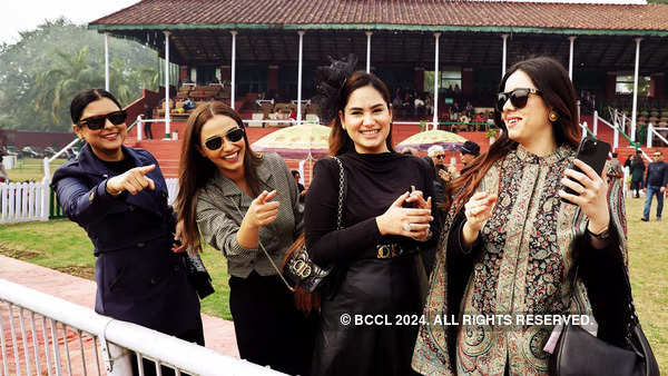 (L-R) Rani Singh, Nalnil Holia, Fabeha Faisal & Shireen Khalid