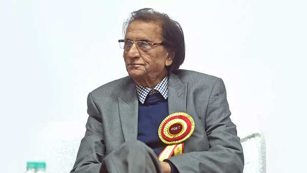 Renowned poet Prof Waseem Barelvi graced the evening