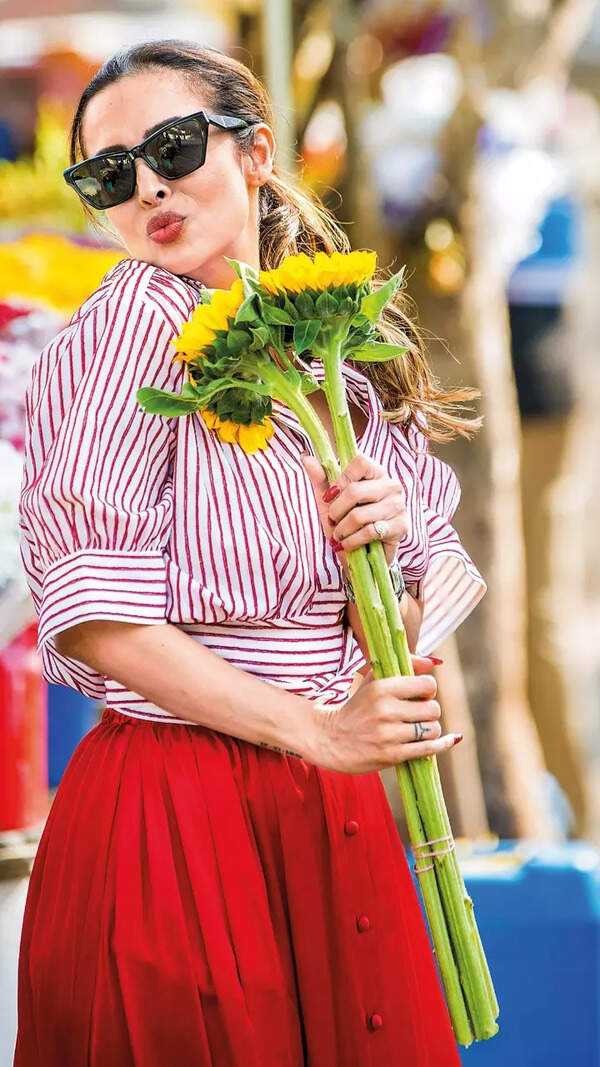 Malaika Arora buys flowers at the flower gully