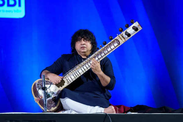 Zakir Hussain & Niladri Kumar In Concert: Echoes Of Tabla & Sitar Soar ...