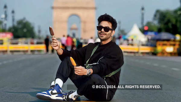 Aparshakti Khurana enjoys not one but two ice creams at India Gate