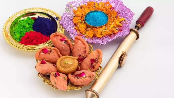 Holi Wishes & Messages: 100+ Heartwarming 'Happy Holi 2024' wishes and