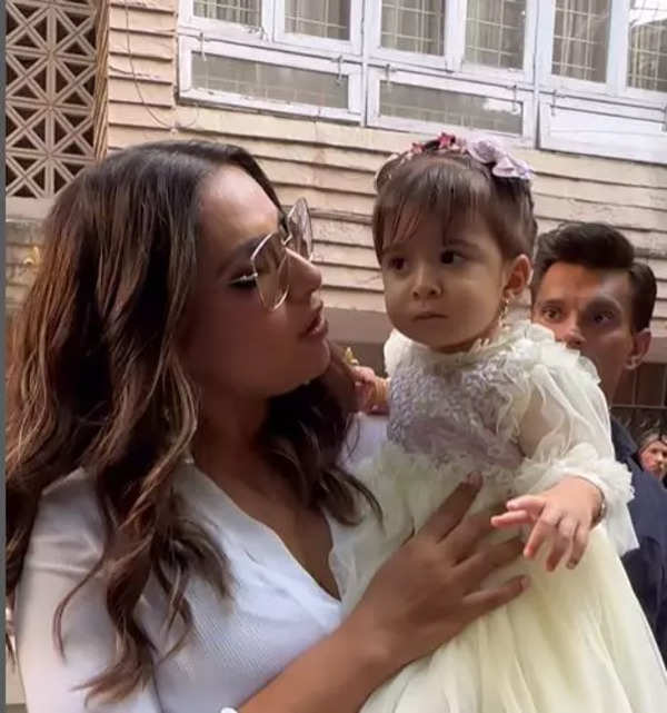 Aditya Roy Kapur, Ananya Panday, Gauri Khan Bipasha Basu, Karan Singh Grover with Devi, Helen amongst others attend Alanna Panday’s child bathe – WATCH video | Hindi Film Information