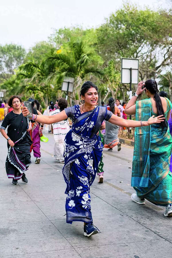 HT18saree_runPSN-95