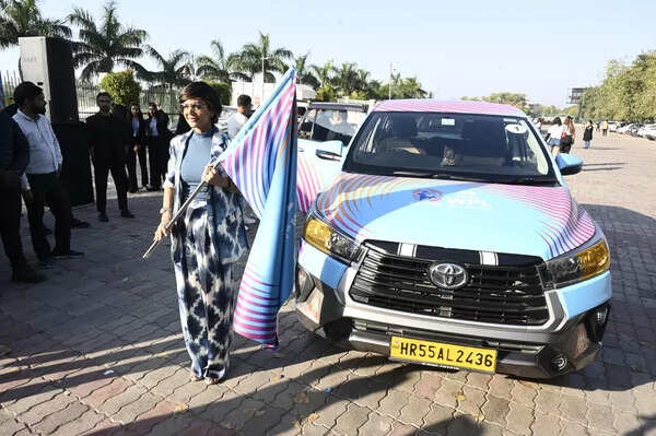 Mandira Bedi flagging off the WPL Trophy Drive