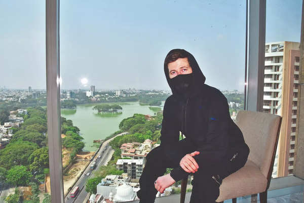 Luckily, nobody recognises me without my mask: Alan Walker - Times of India