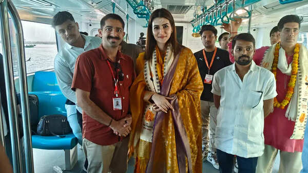 Kriti was dressed in a yellow ethnic wear with a Banarasi duppatta.